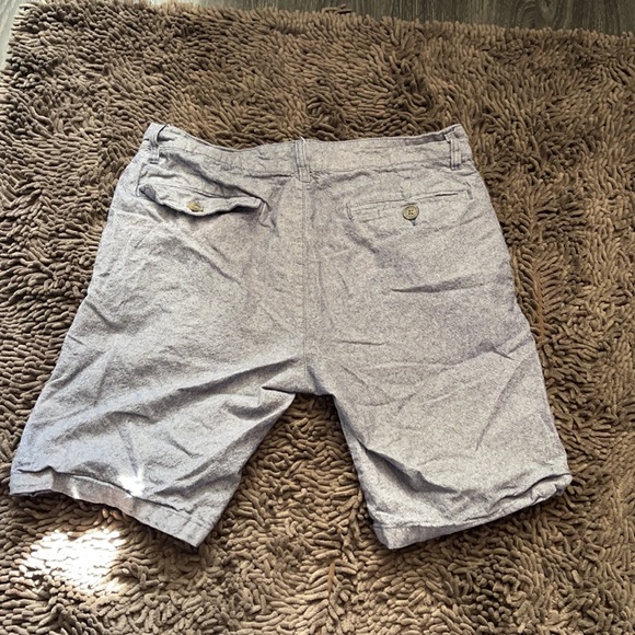 Selling men’s shorts size 32 US Urban outfitters - Picture 2 of 4